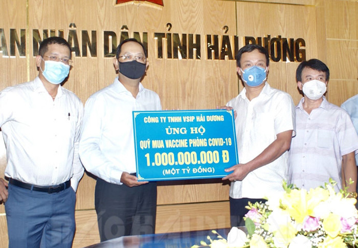 VSIP Hai Duong donates VND1 billion to provincial Covid-19 Vaccine Fund
